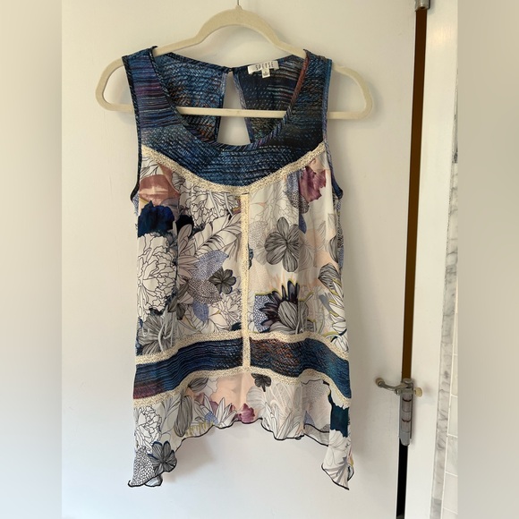 Spense Tops - Spense Women’s Colorful Abstract Flower Top